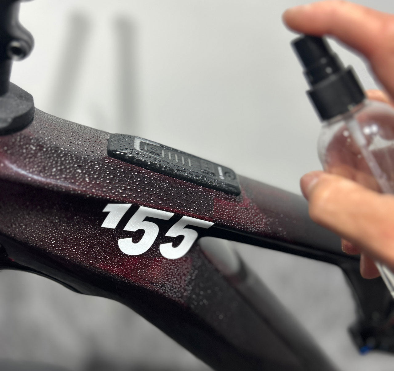 Applying STEK PPF paint protection film on mountain bike frame – TECTORA BikeProtection